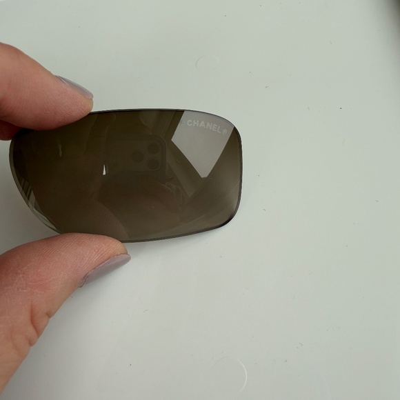 Chanel Sunglasses style 4002 c194/61 - Picture 12 of 16